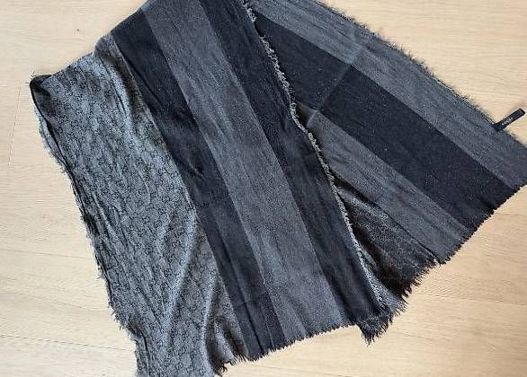 Foulard & Sciarpe: Gucci Schal Stola Grau – Usato da Zollikerberg venduto da sop_p82l