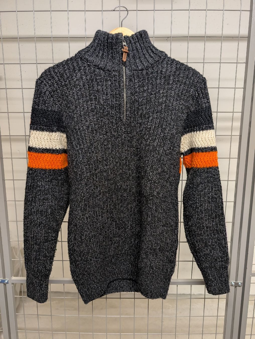 Superdry Pullover & Sweatshirts: Superdry Strickpullover, Grösse M, Grau/Orange – Gebraucht aus Zürich von jfk_ch 2