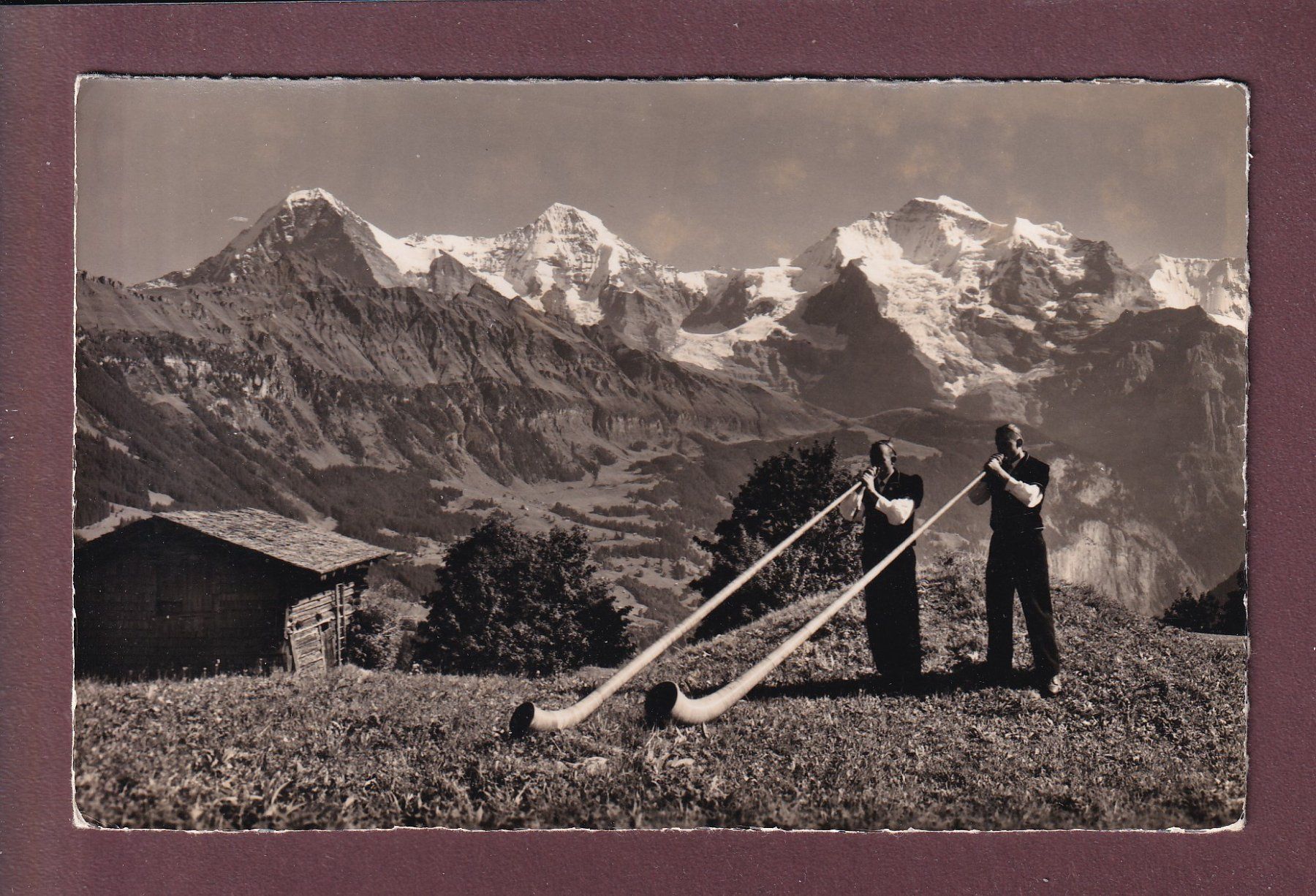 Cartoline postali: Berner Oberland - ALPHORNBLÄSER - 1955 – Usato da Pully venduto da nicecards