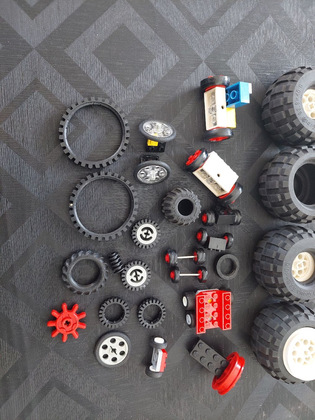 Lego Spielzeuge: Div. Lego Räder – Gebraucht aus Zetzwil von sti_x9xf 3
