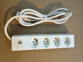 Multiprise 4 voies blanche avec cable et prise suisse