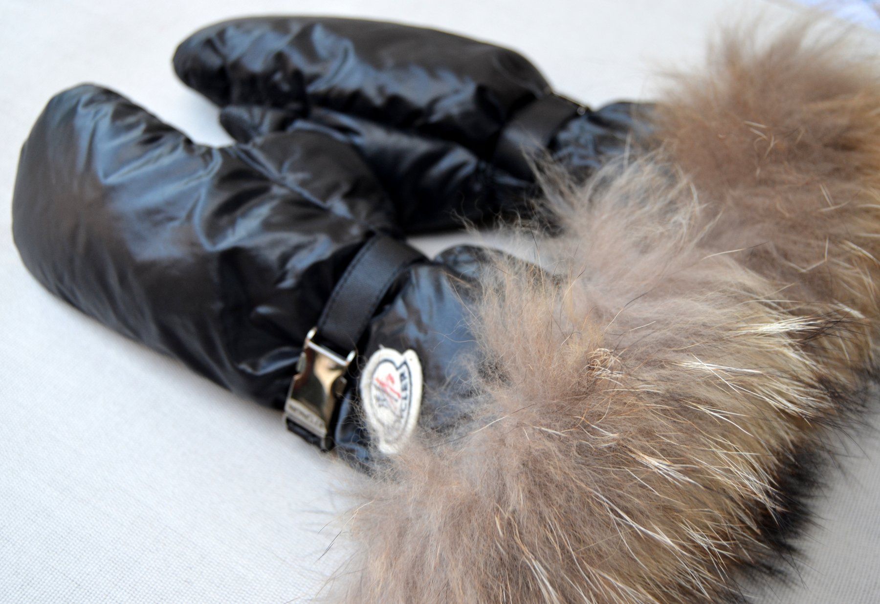 Moncler Guanti & manicotti: Moncler Fausthandschuhe / moufles S – Usato da Collonges venduto da Auganien 2