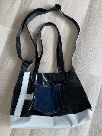 Tolle Umhänge-Tasche aus Blachenmaterial "Unikat" NEU!!!