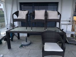 Hochwertiges Polyrattan Garten-Set: Grosser Glastisch & 4 Se