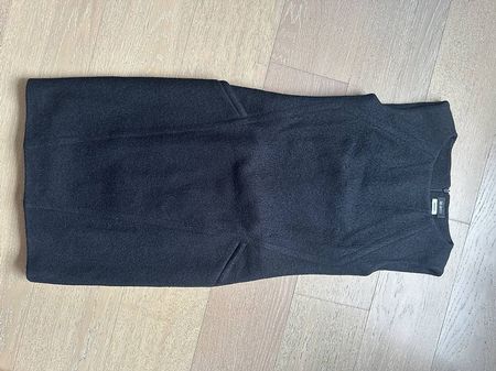 Robe Karl Lagerfeld noire 50% laine taille 38