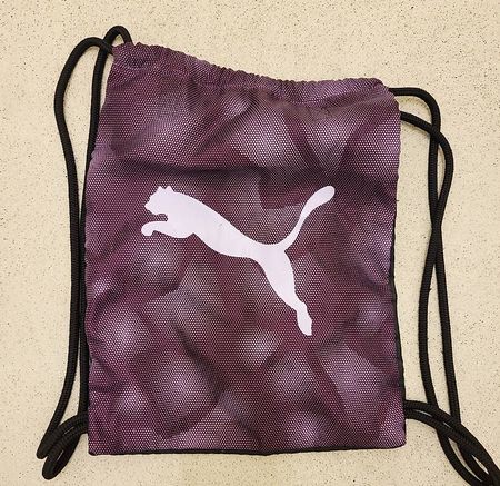 PUMA Turnbeutel mit RV violette lila neuwertig