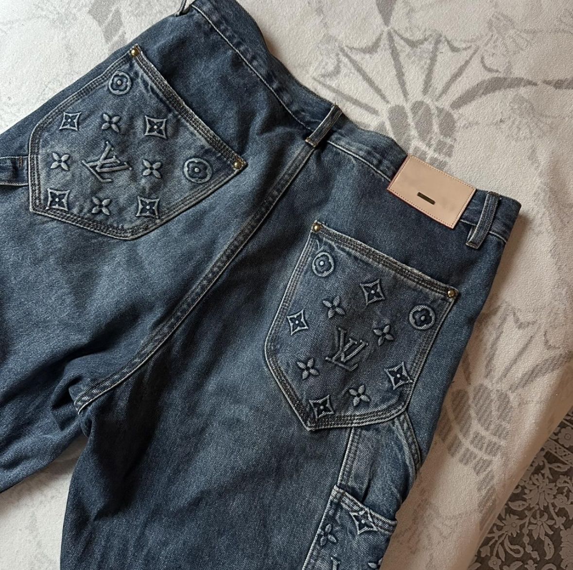 Louis Vuitton Jeans: Louis Vuitton Carpenter pants – Nuovo (secondo la descrizione) da Dättwil AG venduto da lor_wx7h 2