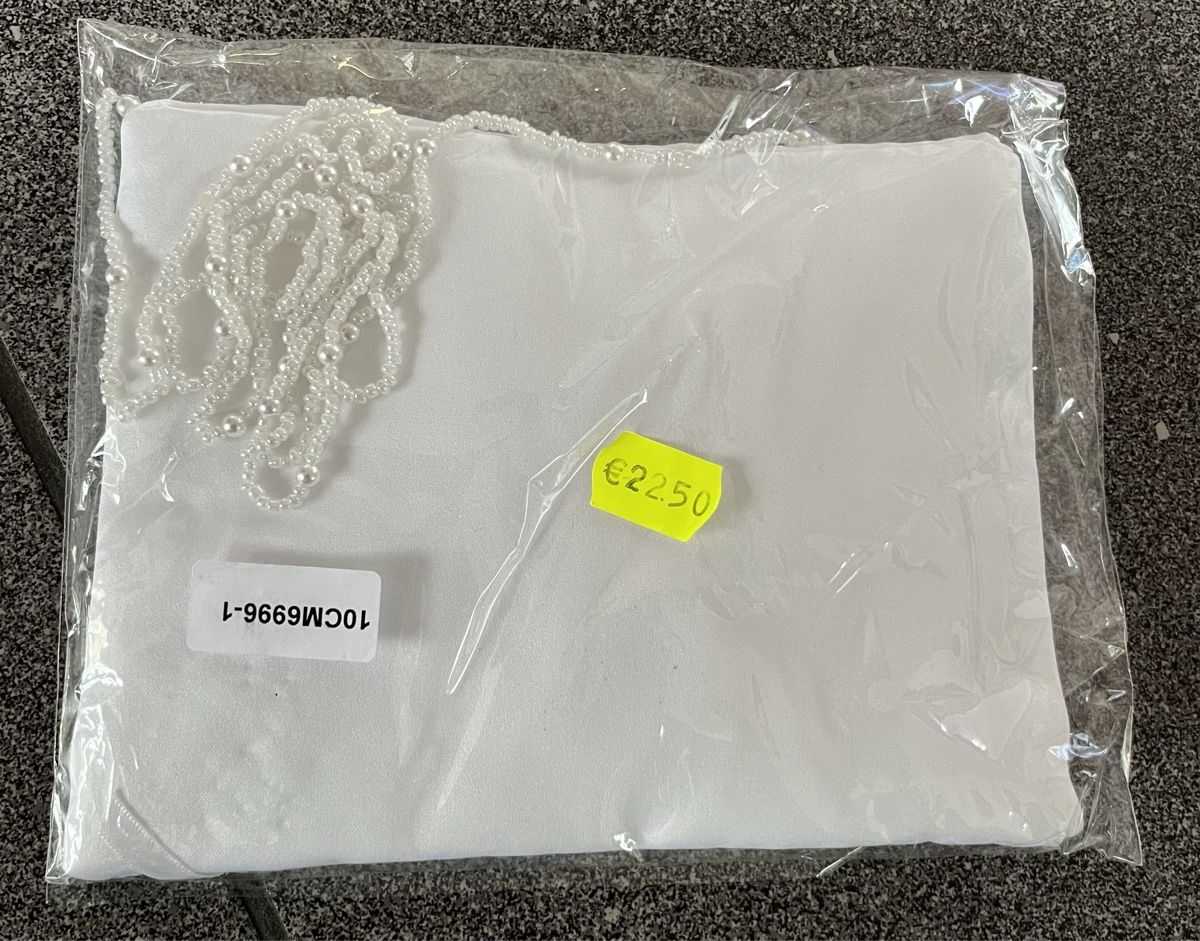 Borse & Zaini: Zuckersüsses weisses Täschchen originalverpackt – Nuovo e nell'imballaggio originale da Hünenberg See venduto da spartakus02 1