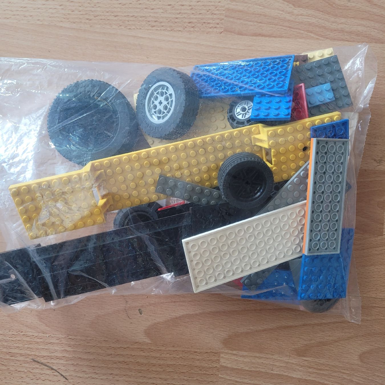 Lego Giocattoli: 570grLegoplatten und Reifen – Usato da Winterthur venduto da Flomal