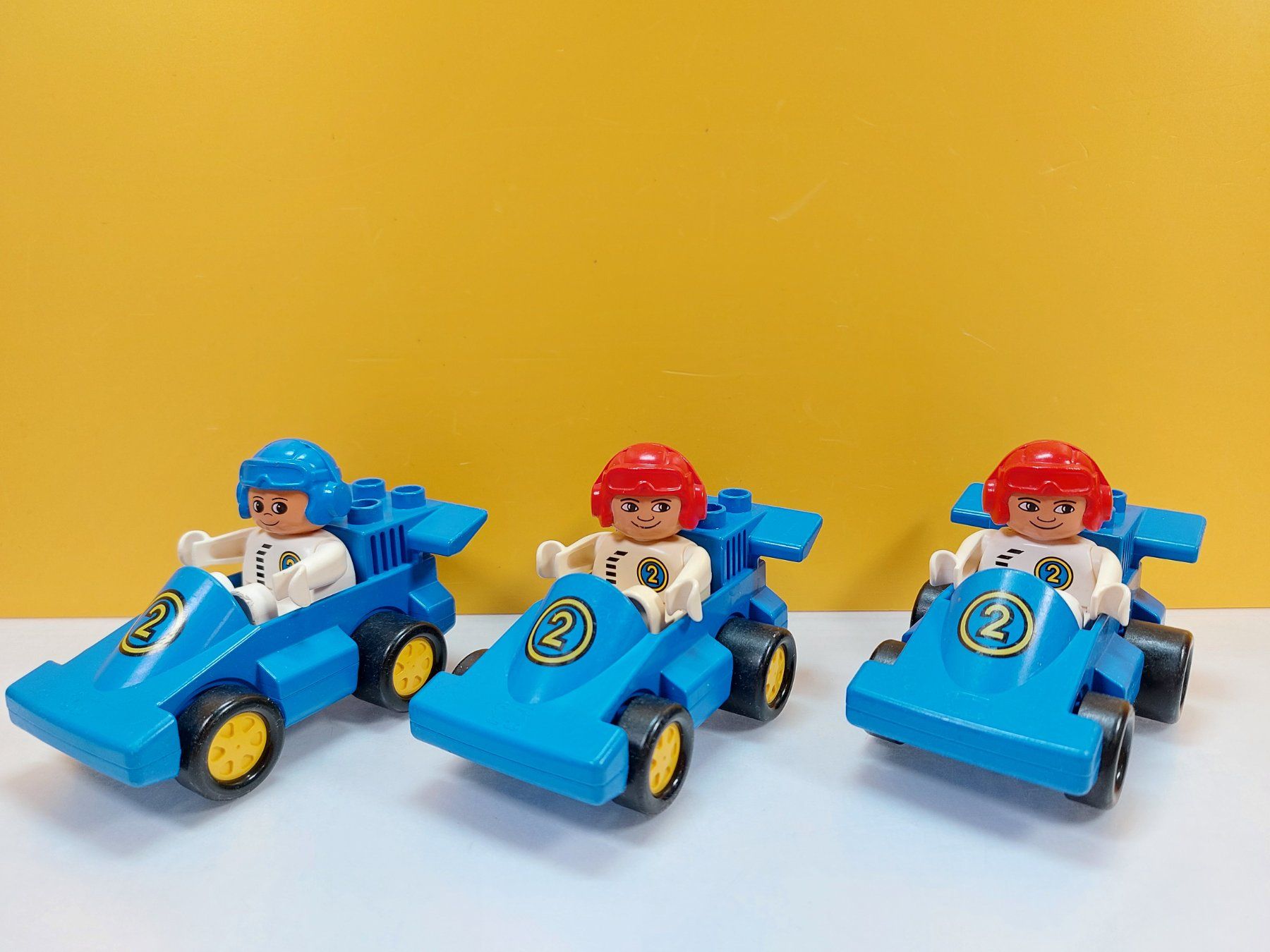 Lego Baukästen: LEGO Duplo 3x 2609 Rennwagen – Gebraucht aus St.Gallen von TinasBauundSpiel