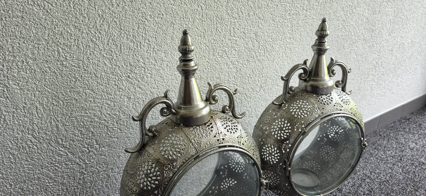 Globus Laternen: 3x Lanternes décoratives metal argent stile maroc – Gebraucht aus La Neuveville von Clb29 6