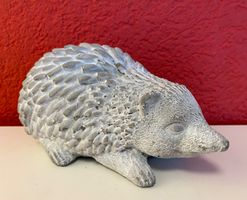 Süsser Deko-Igel für Haus und Garten, Beton.
