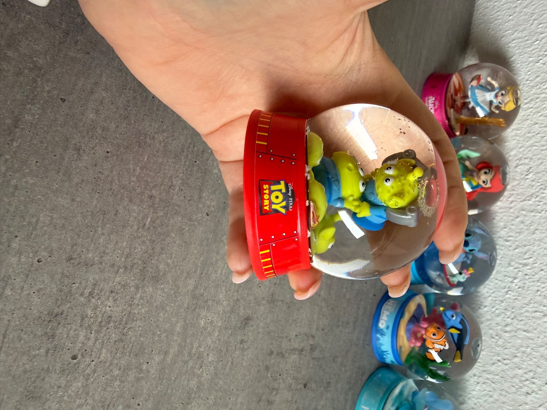 Disney Giocattoli: Mini brands snow balls Disney – Usato da Meyrin venduto da Steph_g28 1