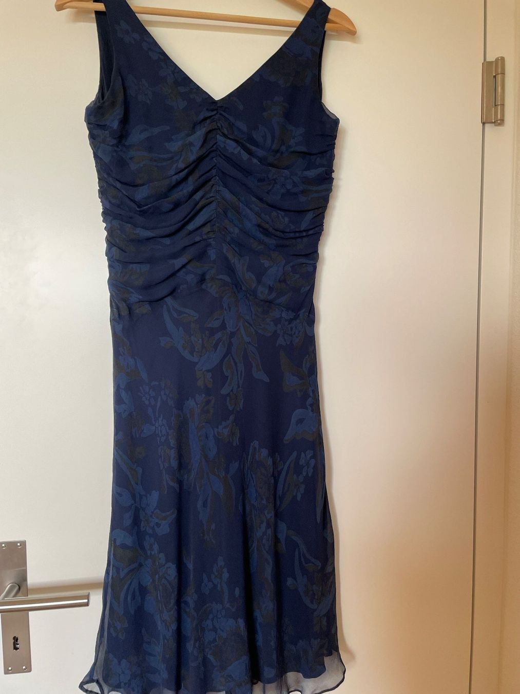 Alba Moda Vestiti: Edles Seidenkleid Dunkelblau Gr.34/36 – Usato da Hämikon venduto da schneider.petra 1