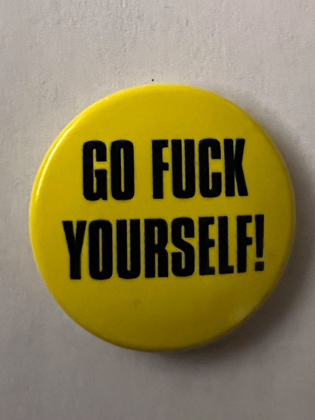 Spille & Fermagli: Button «go f*** yourself» – Usato da Zürich venduto da rigani