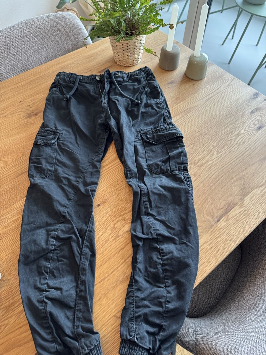 Pantaloni: Urban Classics Cargo Hose – Usato da Oberuzwil venduto da lynni_97