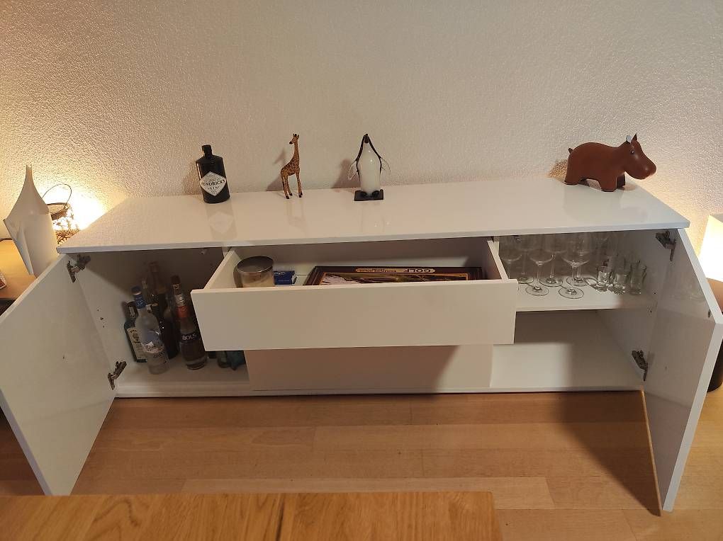 Cassettiere: Sideboard gratis abzugeben  – Usato da Kriens venduto da fae_yj8g