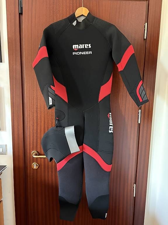 Tauchanzüge: Mares wetsuit 5 mm and diving shoes  – Gebraucht aus Zürich von mar_sxs7