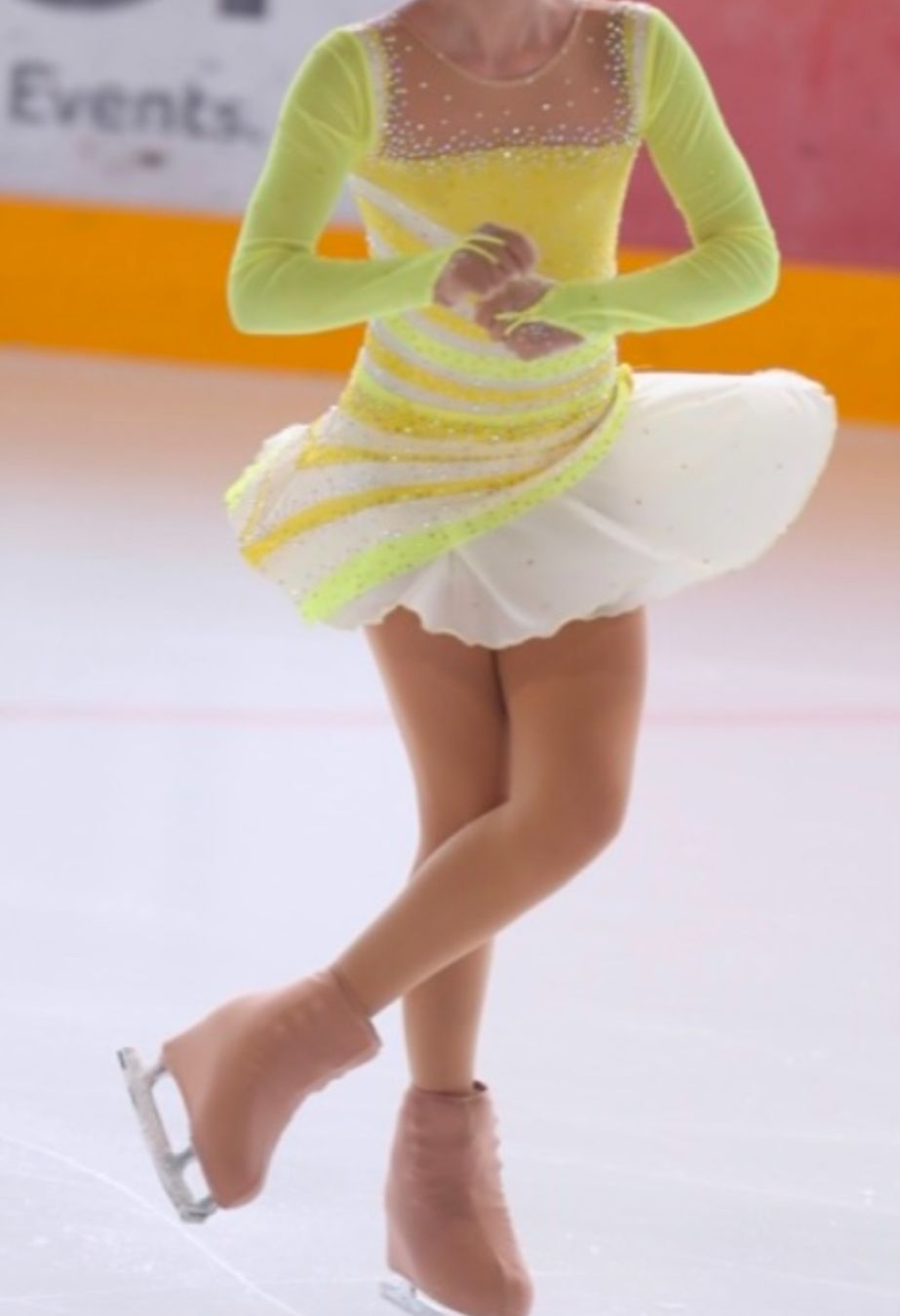 Vestiti & Gonne: Eiskunstlaufkleid  mit Haarschmuck – Usato da Oberhof venduto da nic_n76q 2