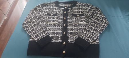 Elegante Strickjacke im Chanel-Stil