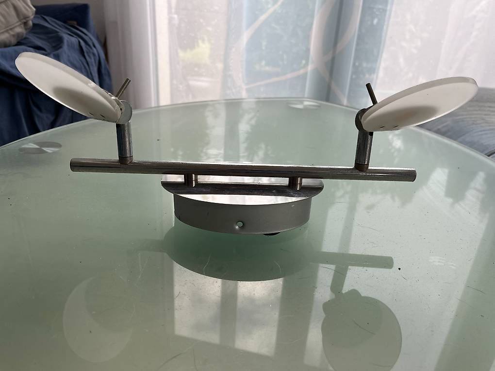 Lampade: Zwei Doppelleuchten LED – Usato da Bargen/BE venduto da jimmy9207