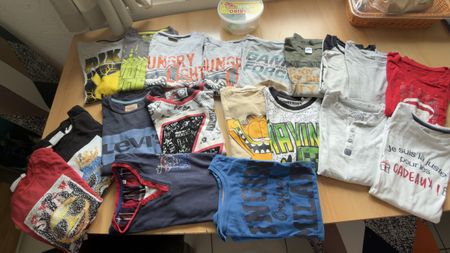Lot T-shirts manches longues enfant T. 146/158