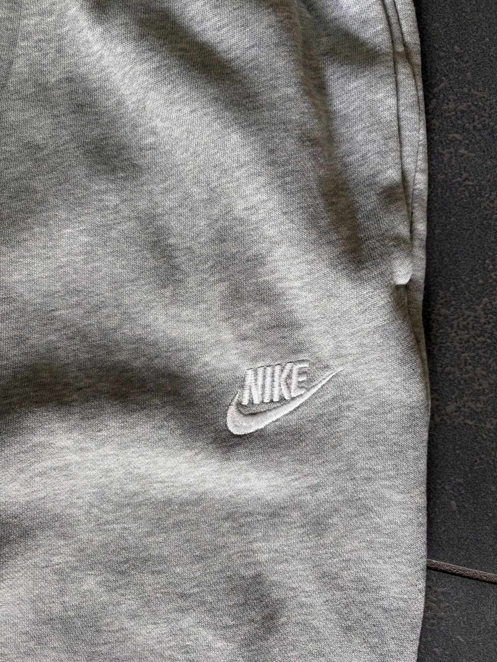 Nike Hosen: Trainerhose - Grösse M - Nike – Gebraucht aus Oberuzwil von jabano 1