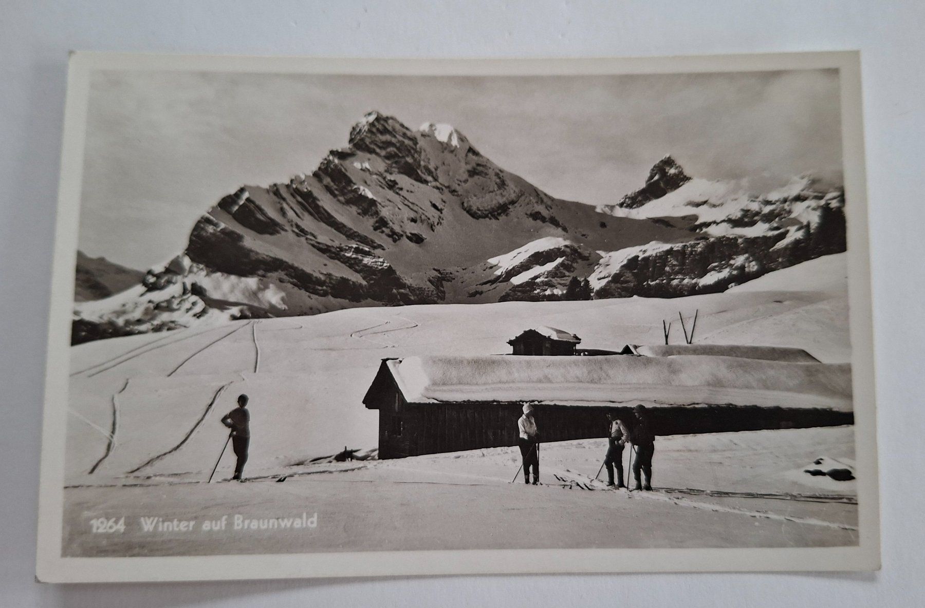 Cartoline postali: Ansichtskarte Skifahrer Braunwald Winter Glarus – Usato da Opfikon venduto da Diversamente