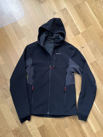 Veste Quechua Décathlon coupe vent et imperméable 