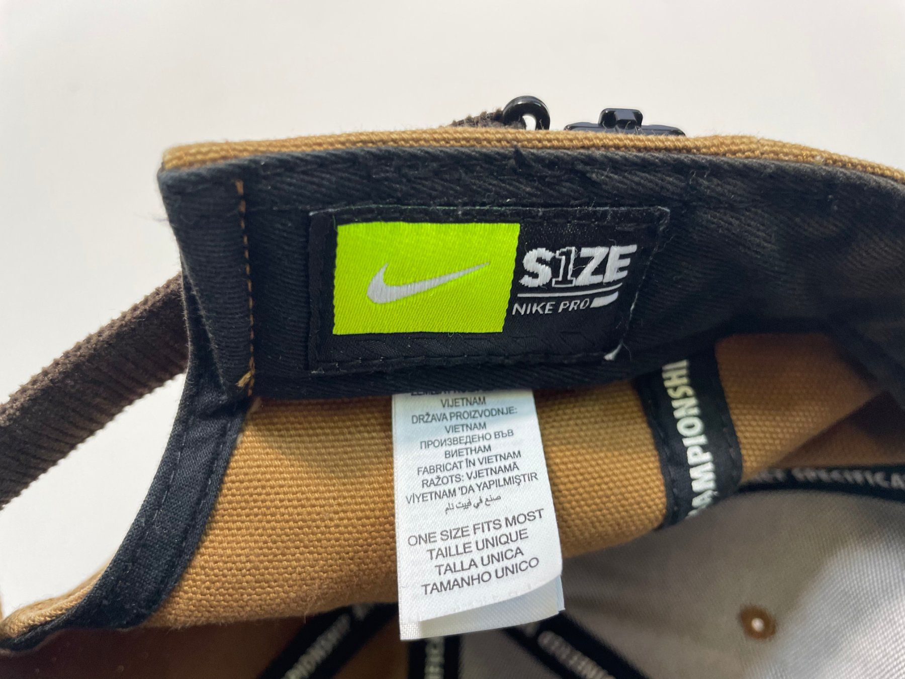 Carhartt Copricapi, berretti & cappellini: Kappe Nike x Carharrt Canvas – Usato da Zürich venduto da le_souk 5