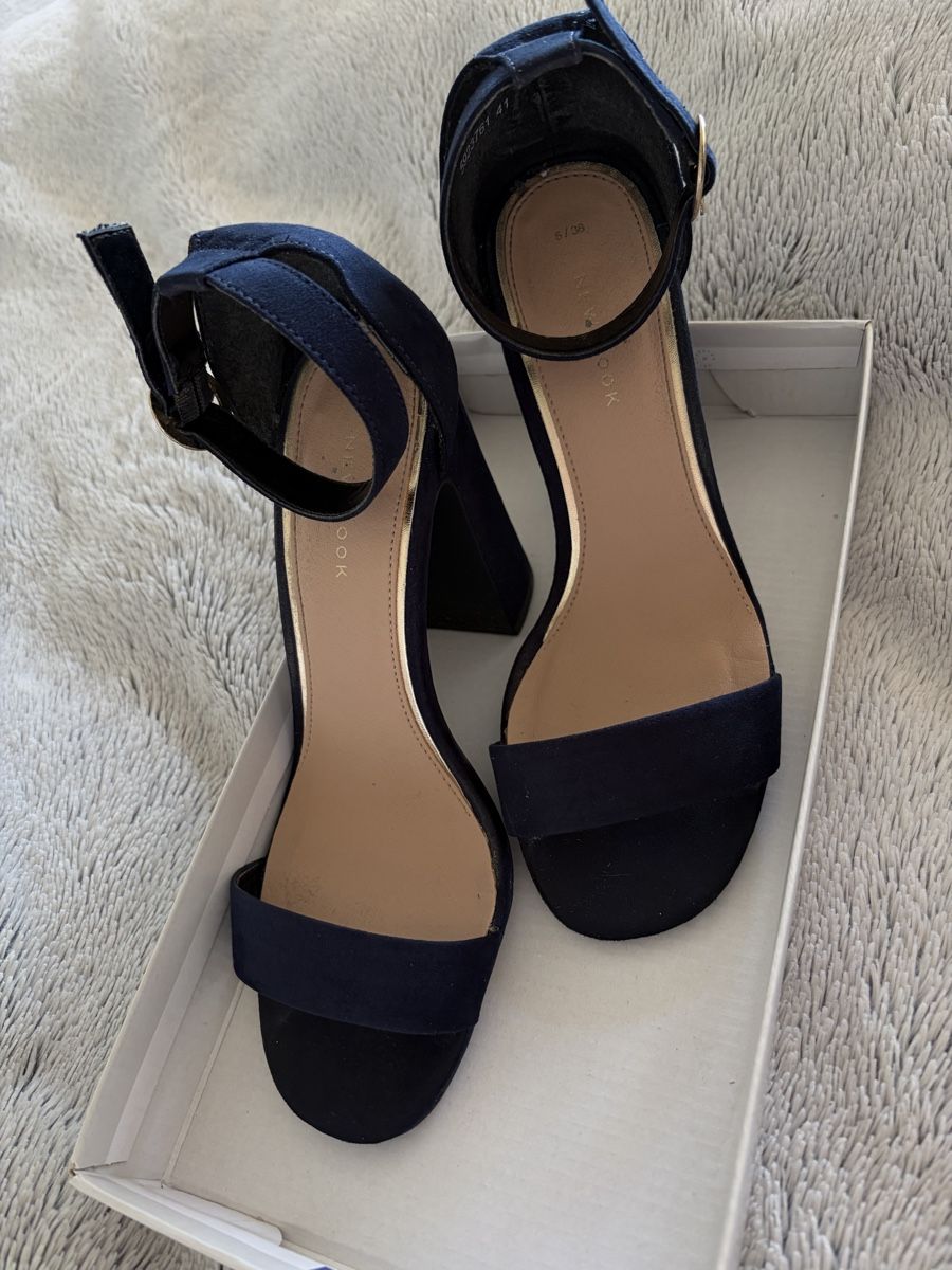 New Look Chaussures femmes: Dunkelblaue Sandaletten mit Absatz – D'occasion à Zürich par mar_5gpw 3