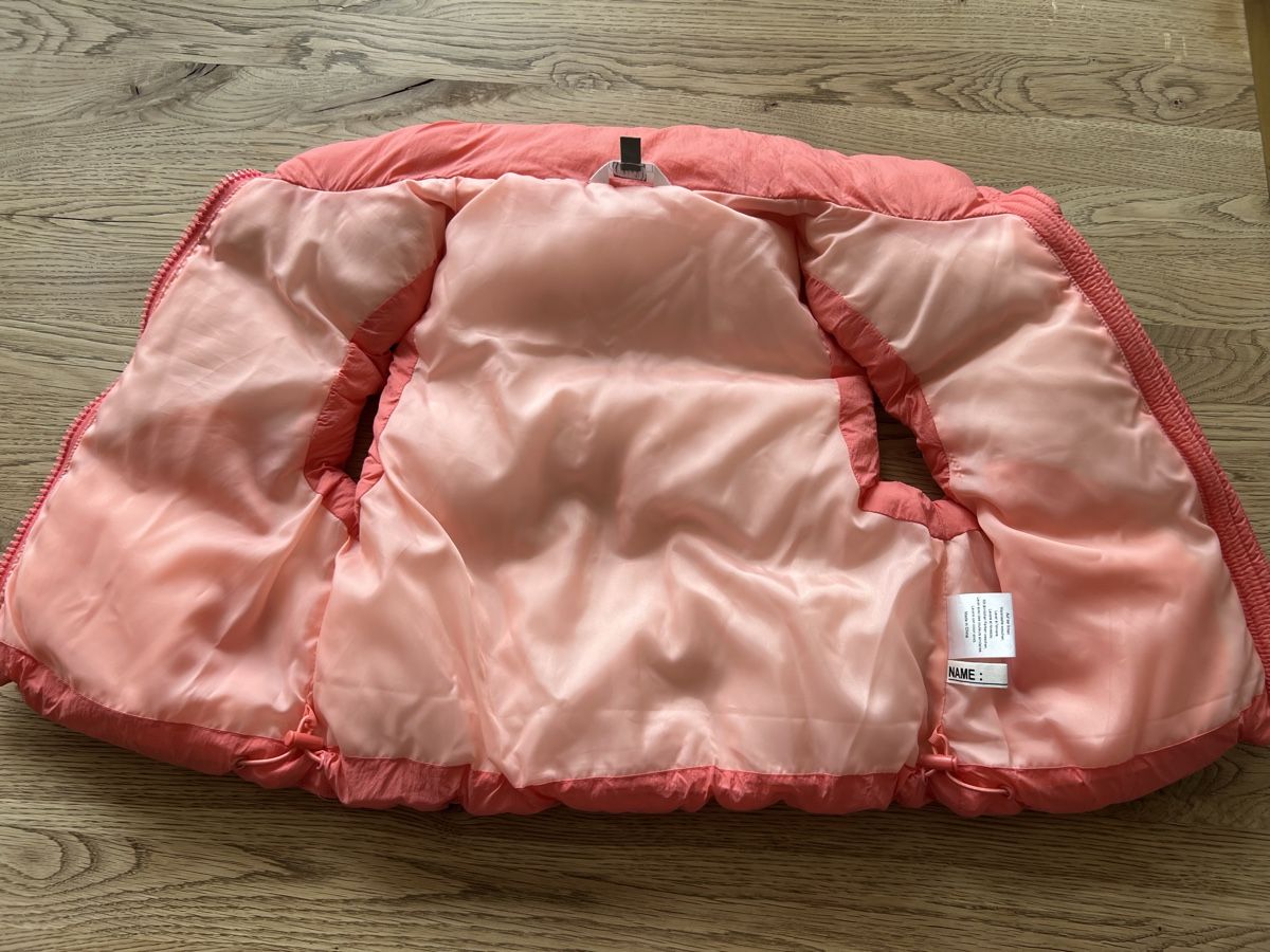 Autres vêtements fille: Coole Steppweste in top Zustand, Grösse 122 – Neuf (Voir description) à Thun par Siladi 2