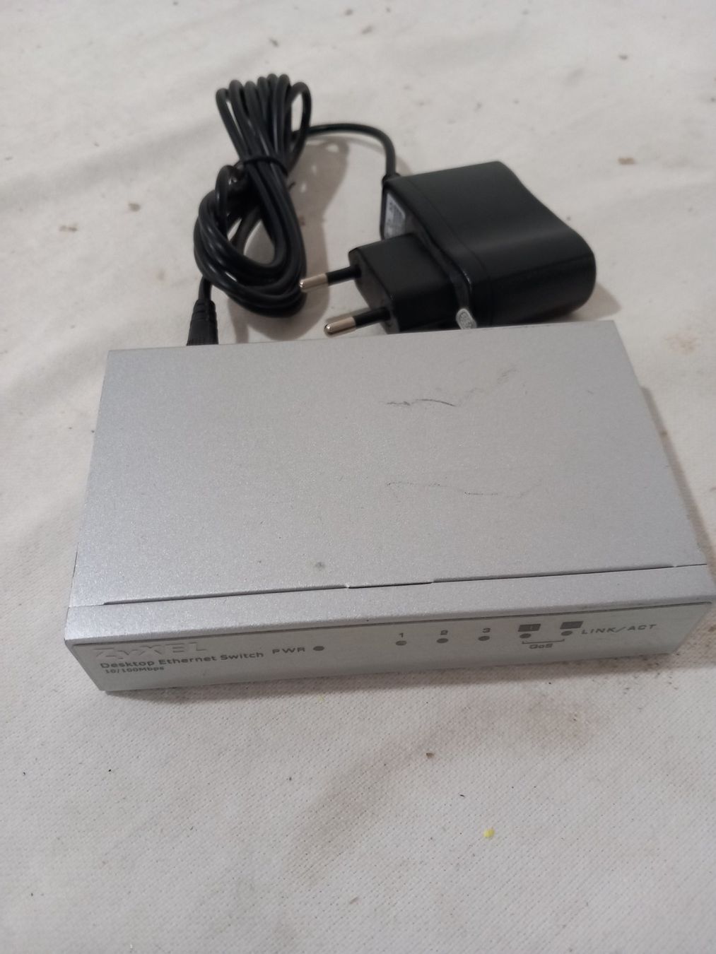 Zyxel Hub & Switch: Zyxel Desktop Ethernet Switch, 5-Port, ES-105A – Usato da Rheinau venduto da profitronic.shop