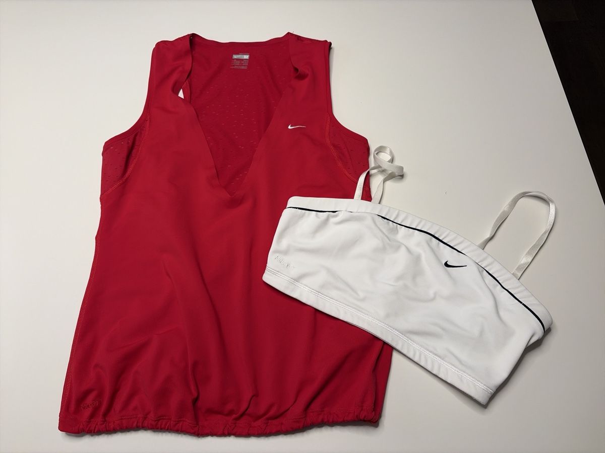 Nike Top: Nike DryFit Top mit SportBH – Usato da Meggen venduto da Mitohnescharf