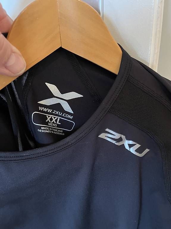 T-shirt: Shirt de compression 2XU longue manche, 2xl neuf – Usato da Farvagny-le-Grand venduto da Blaualf 2