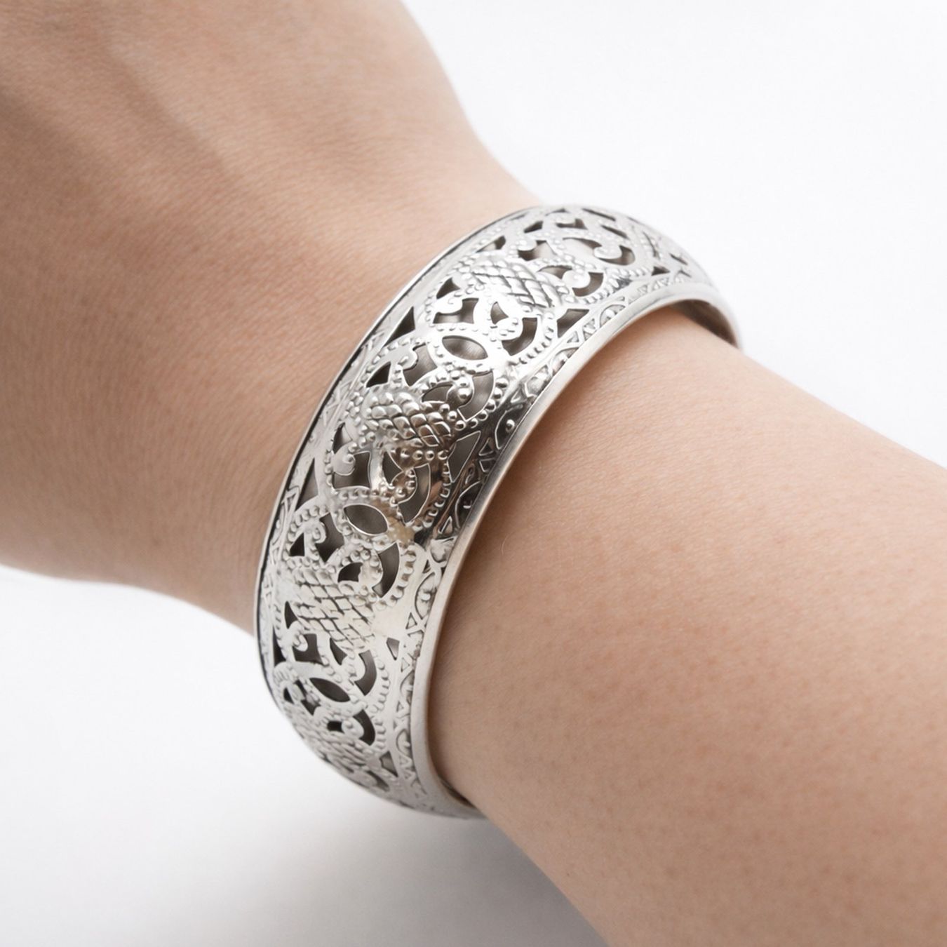 Bracciali & Braccialetti: Armreif Bangle Metall Celtic silber Indien – Nuovo e nell'imballaggio originale da Bad Salzdetfurth venduto da Weltenbummler-Shop 1