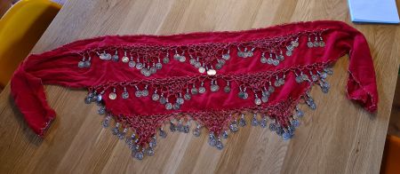 Foulard de danse orientale rouge / argenté avec piécettes