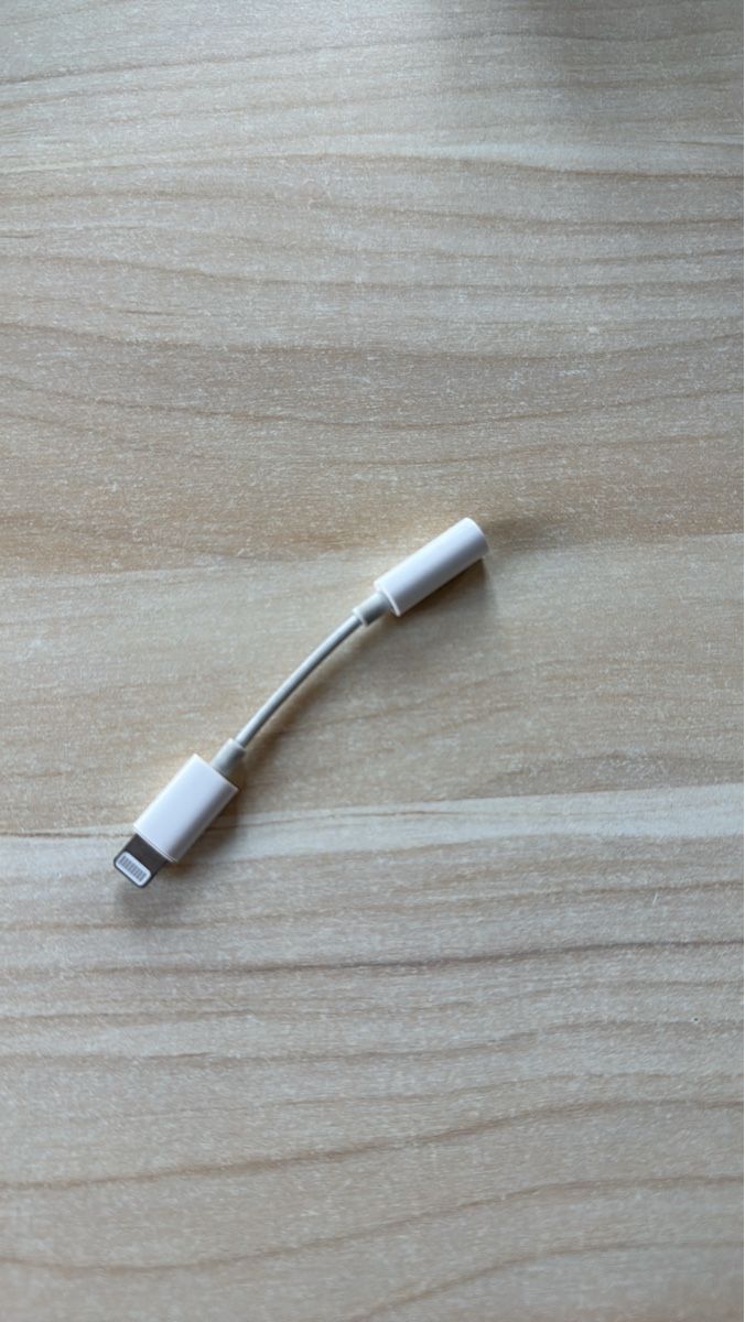 Apple Unità & Adattatore: Apple Lightning auf 3.5mm Klinkenadapter neuwertig – Usato da Suhr venduto da Eniwetok