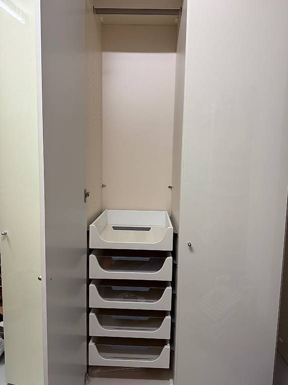 Interio Armadi: Interio Kleiderschrank System Spiegel & Weiss 356cm Modular – Usato da Hüttikon venduto da Mellie422 2