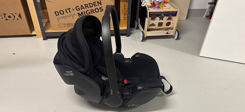Britax Römer Seggiolini per auto: Britax Römer Babyschale – Usato da Rombach venduto da Rom070717 2