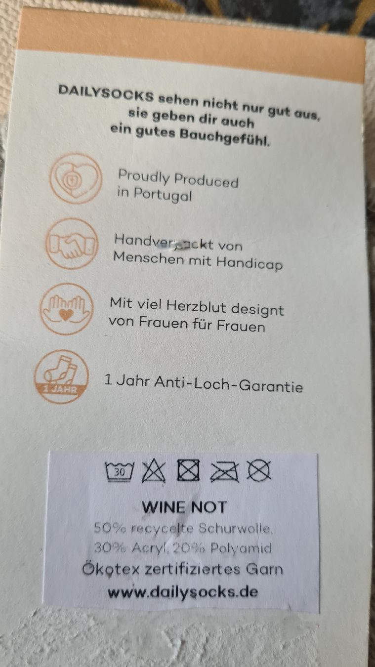 Socken: Bring me Wine Gr. 43/46 Neu – Neu und originalverpackt aus Dussnang von Mak13 3