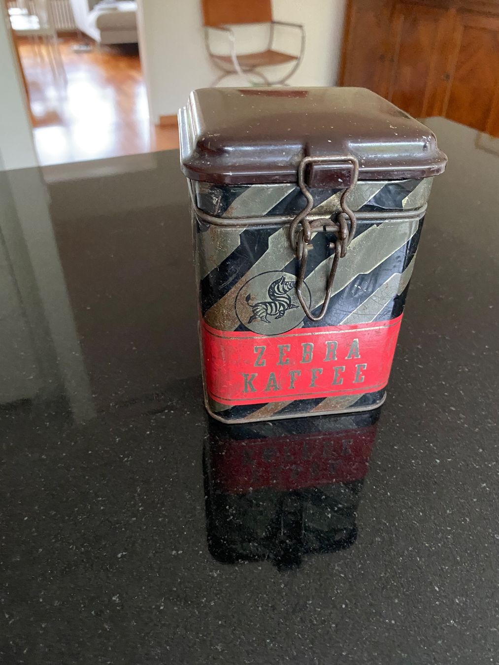 Barattoli: antike Blechdose ZEBRA KAFFEE / THE ZEBRE OWO 1401 – Usato da THERWIL venduto da Fcbbasel