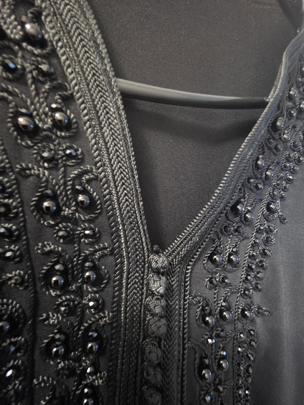 Vestiti: Caftan noir élégant, broderie délicate – Nuovo (secondo la descrizione) da Fribourg venduto da shp_kcq8
