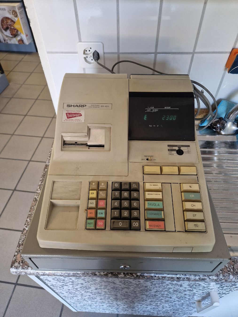 Sharp Registratore di cassa: 3 Stück Sharp Kassen mit Schublade und Belegdrucker – Usato da Bargen BE venduto da flo_8cv6 2