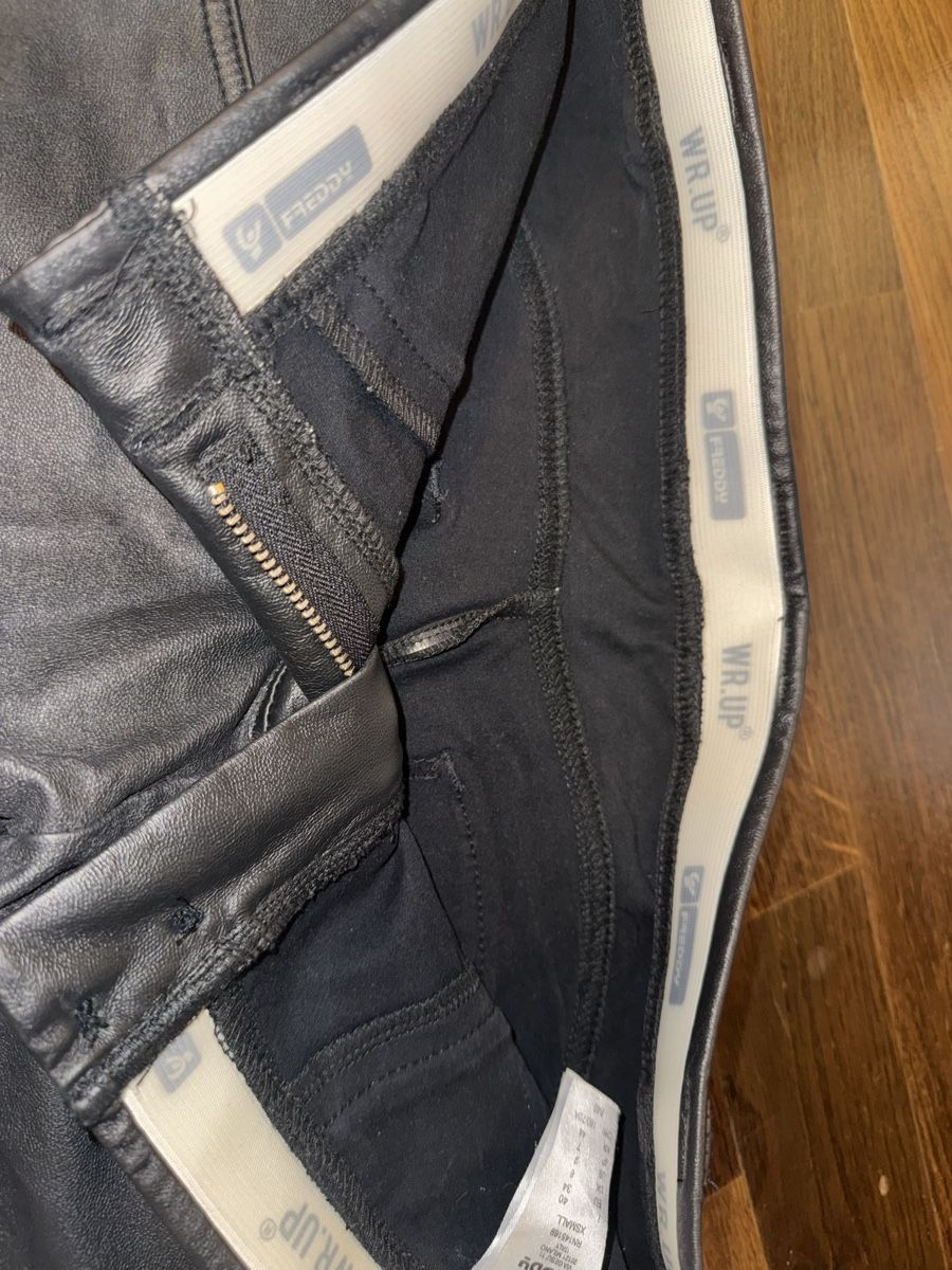 Freddy Pantaloni: Freddy Eco Leather Effect Trousers – Usato da Zürich venduto da Yuece 2
