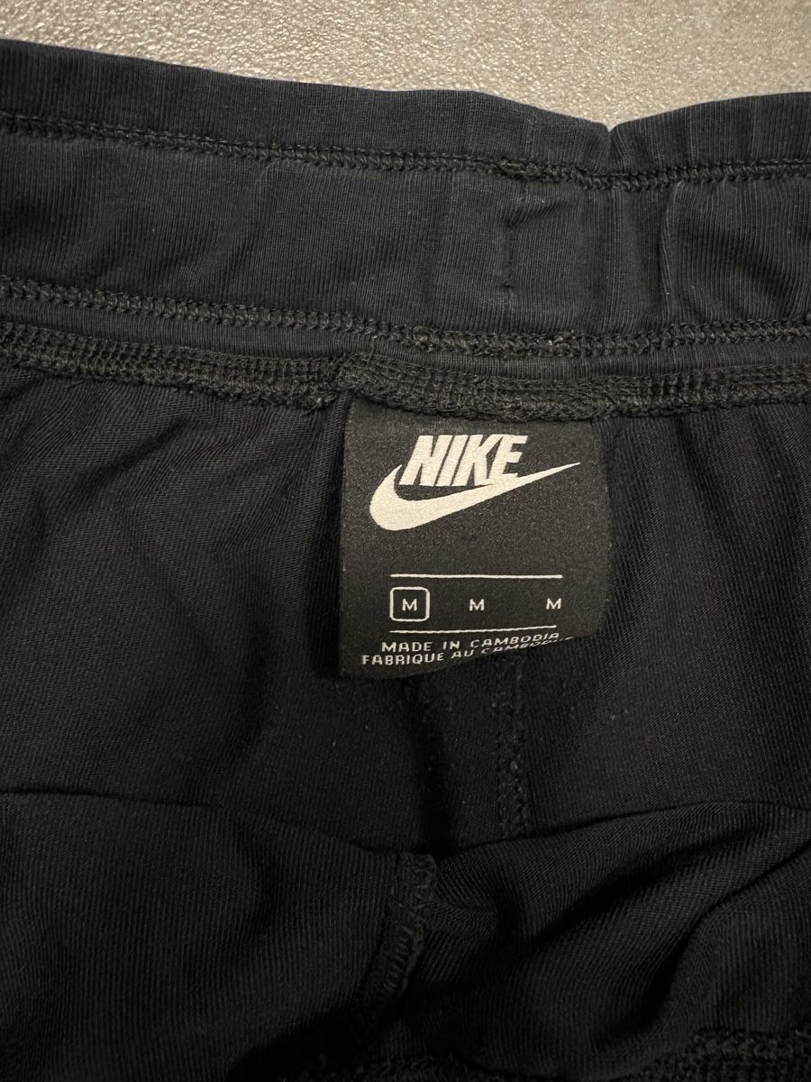 Nike Pantaloni: Nike Shorts S – Usato da Rümlang venduto da svent 3