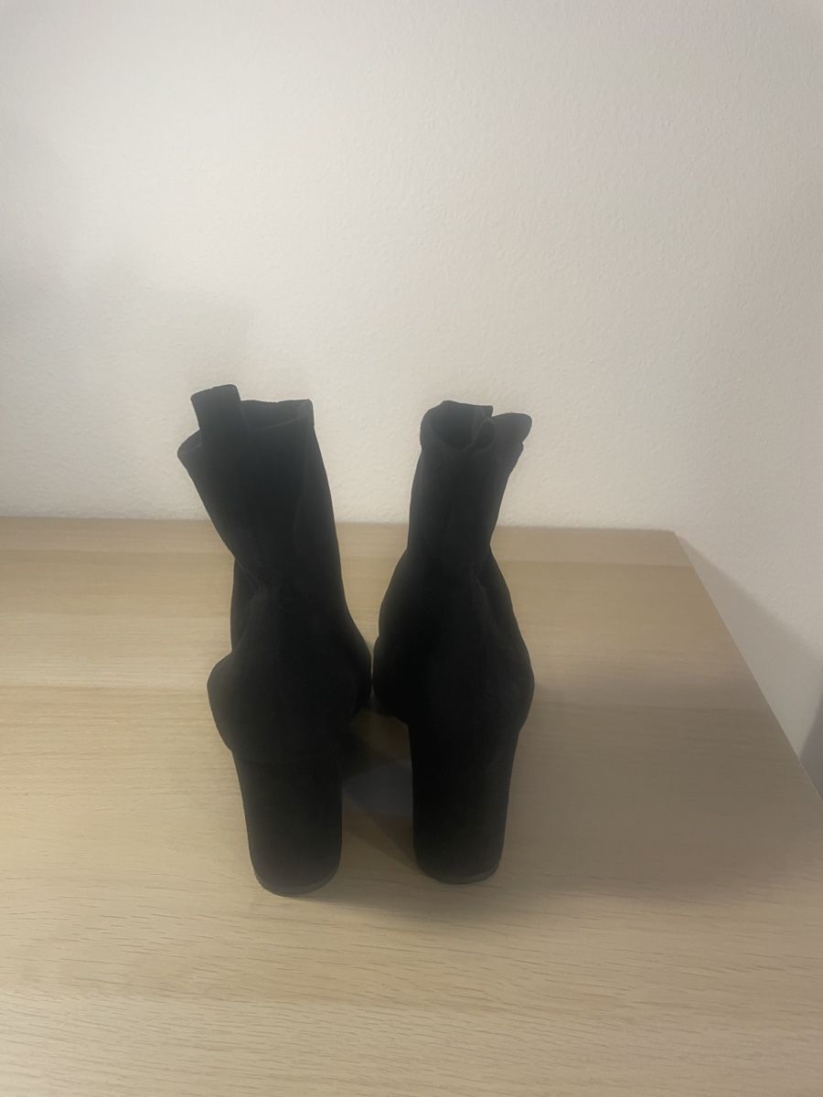Damenschuhe: Schwarzer Wildleder-Stiefel, Größe 37 – Gebraucht aus Schlieren von tam_6fl5 2