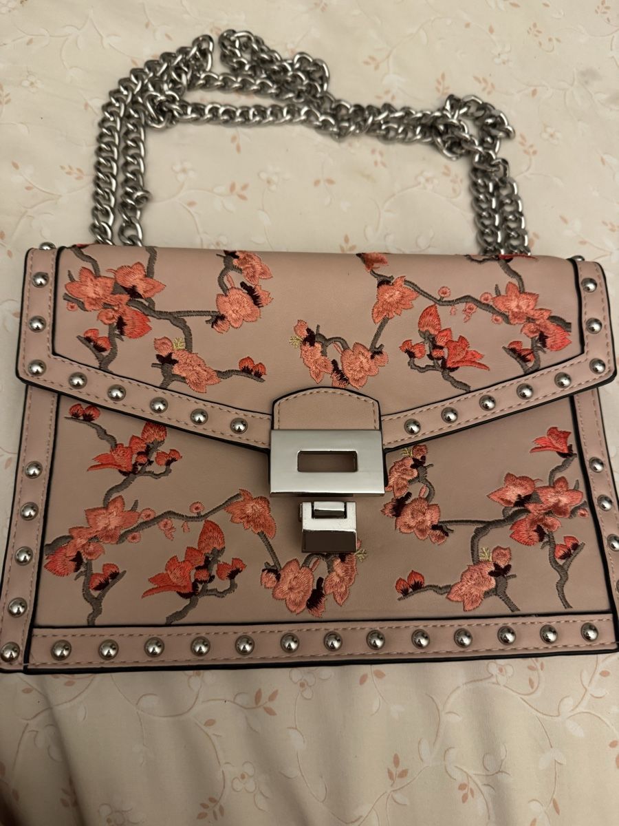 Altro in  Abbigliamento & Accessori: Sac à main rose avec fleurs brodées Parfait état – Nuovo (secondo la descrizione) da Vandoeuvres venduto da Zoccoli11
