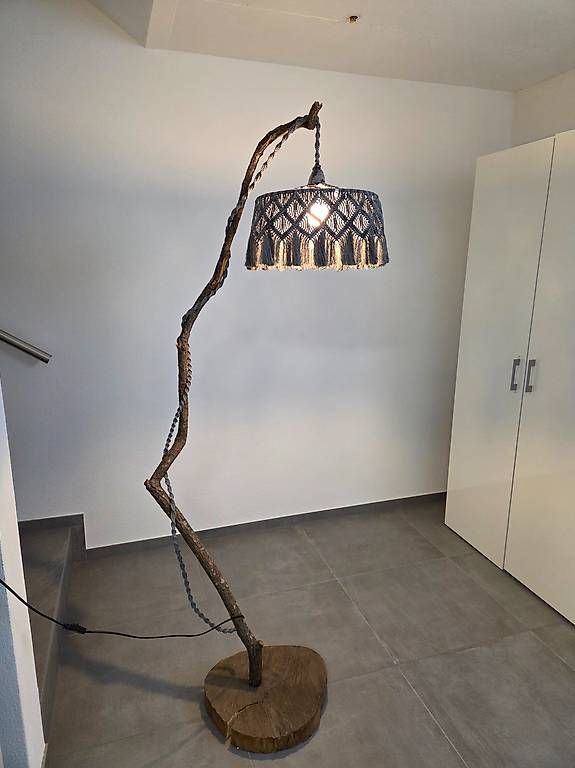 Lampade: Stehlampe / Wohnzimmerlampe Makramee / Holz – Nuovo (secondo la descrizione) da Cama venduto da DLCE90