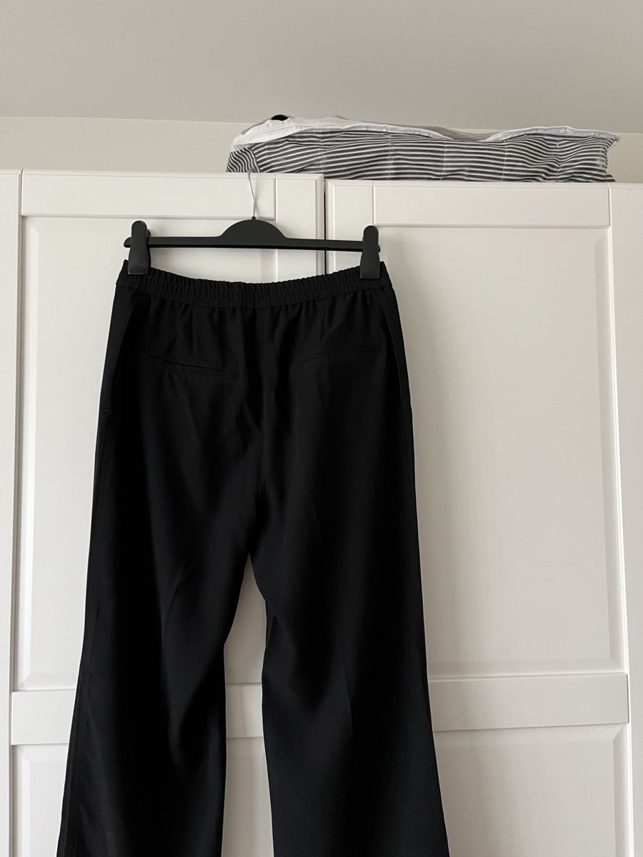 H&M Pantalons: Schwarze Stoffhose – Neuf (Voir description) à Allschwil par eyl_bb8q 4